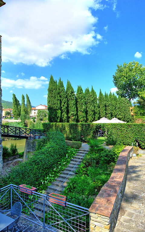 Santa Flora: Draussen, Garten