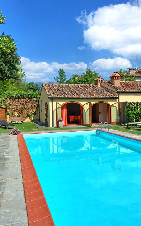 Santa Flora: Schwimmbad