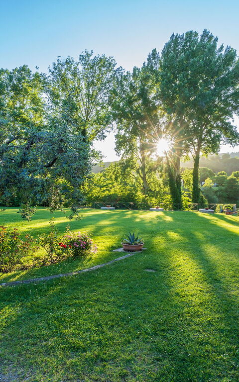 Santa Flora: Draussen, Garten