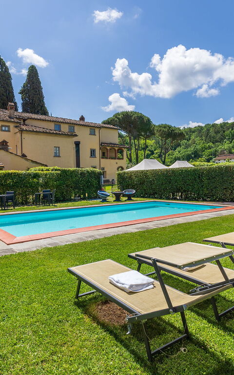 Santa Flora: Draussen, Garten, Schwimmbad