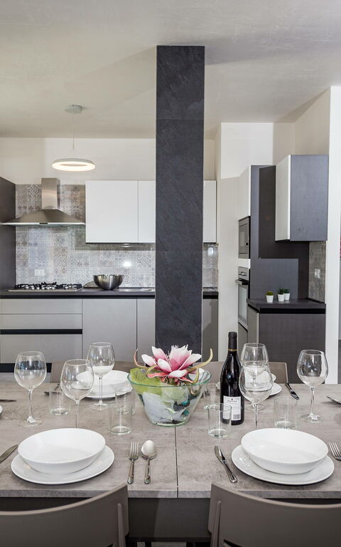 Villa Livreri: Esszimmer, Küche