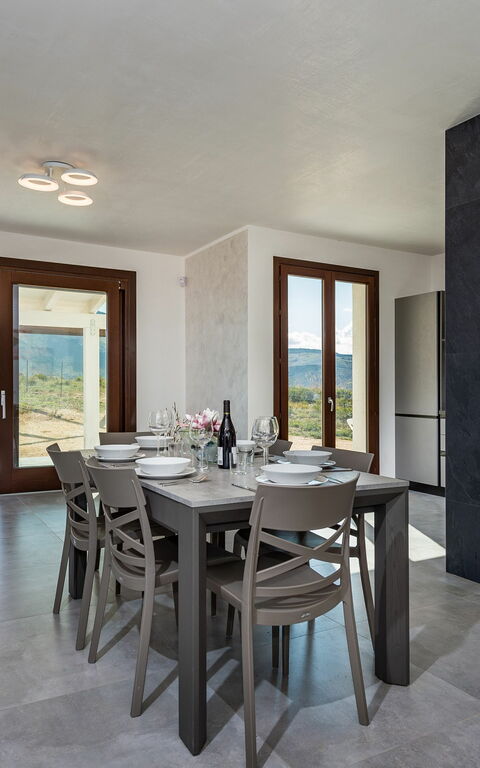 Villa Livreri: Esszimmer, Küche