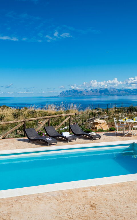 Villa Livreri: Ansichten, Schwimmbad