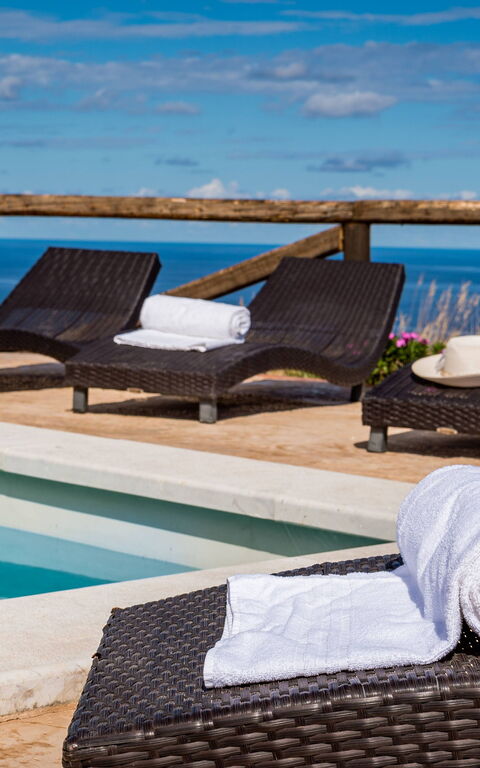 Villa Livreri: Draussen, Schwimmbad