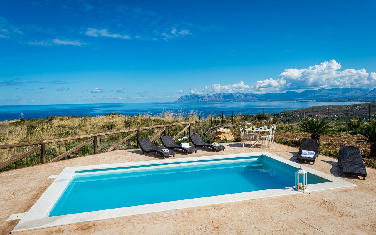 Villa Livreri: Ansichten, Schwimmbad