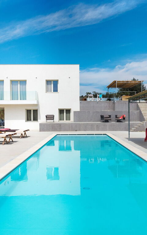 Villa Contra: Draussen, Schwimmbad