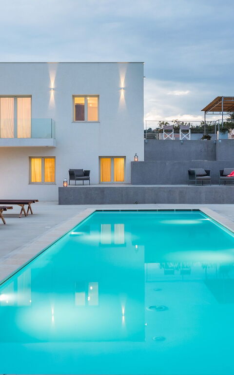 Villa Contra: Draussen, Schwimmbad