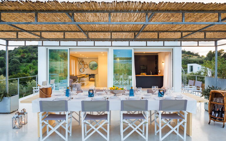 Villa Contra: Balkon / Terrasse / Patio, Draussen