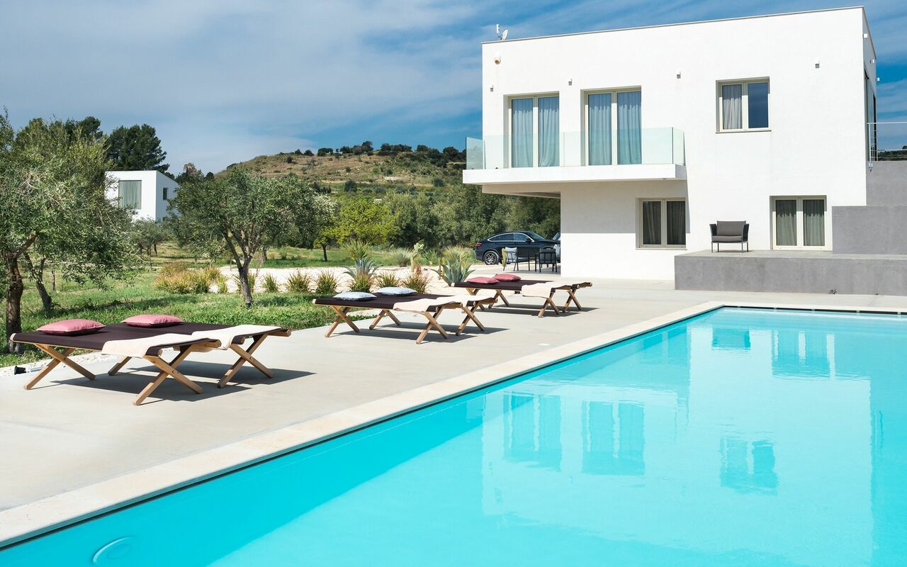 Villa Contra: Draussen, Schwimmbad