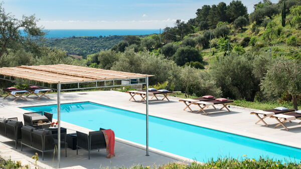 Villa Contra: Draussen, Schwimmbad