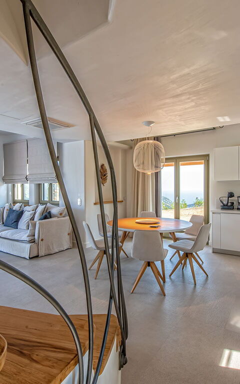 Villa Lyra: Esszimmer, Küche, Wohnzimmer