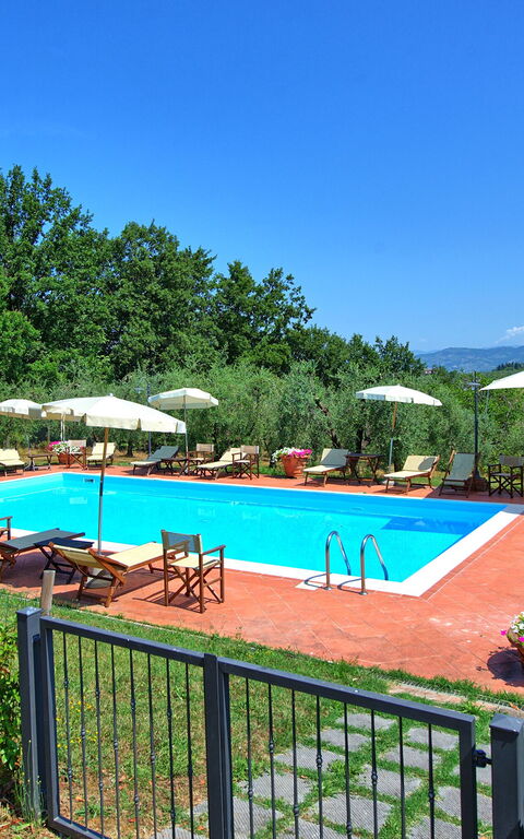 Nicola: Draussen, Schwimmbad