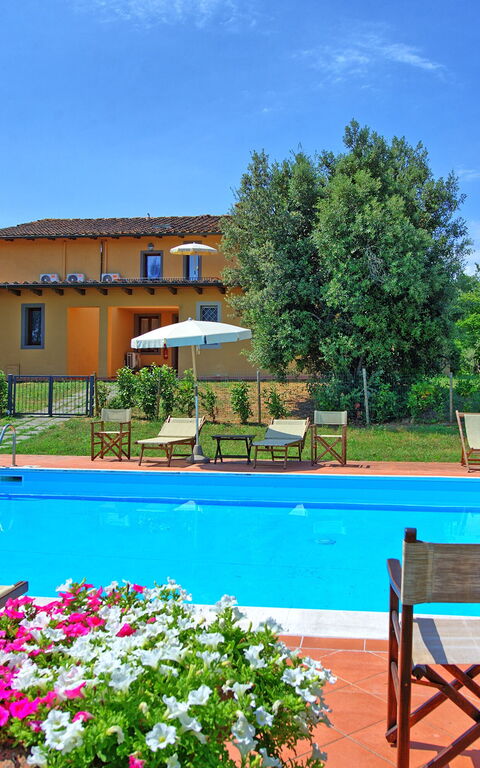 Nicola: Draussen, Schwimmbad, Sommer