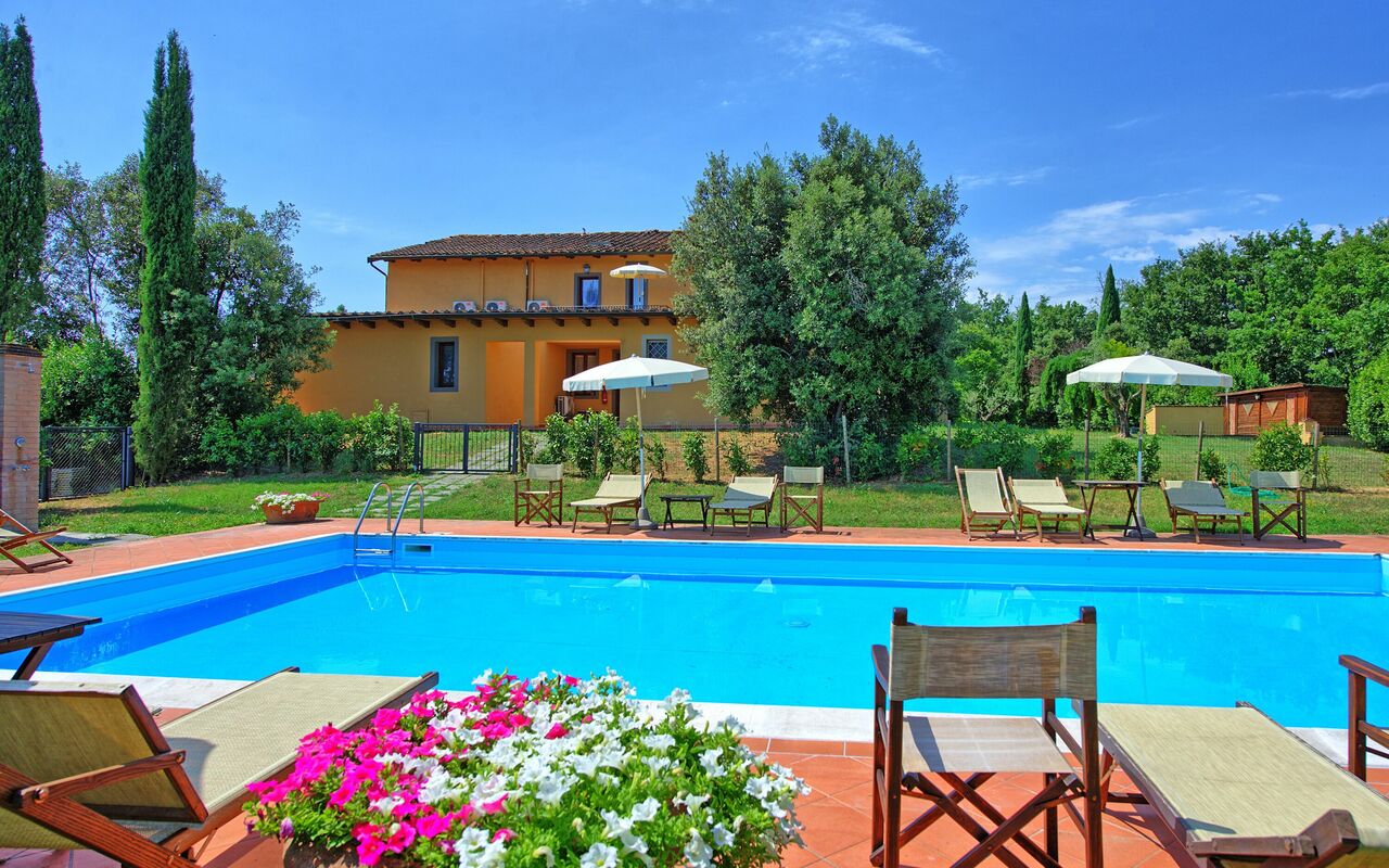 Nicola: Draussen, Schwimmbad, Sommer