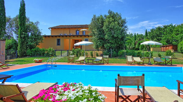 Nicola: Draussen, Schwimmbad, Sommer