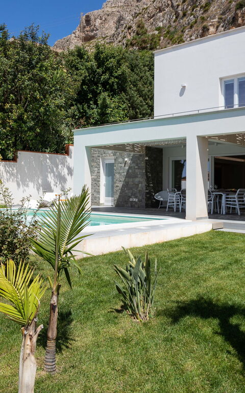 Villa Annalisa: Draussen, Garten, Schwimmbad, Sommer