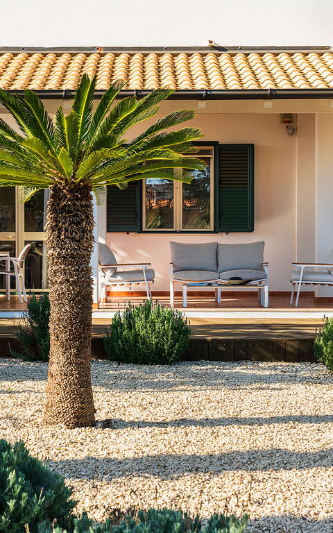 Anny: Außen, Garten