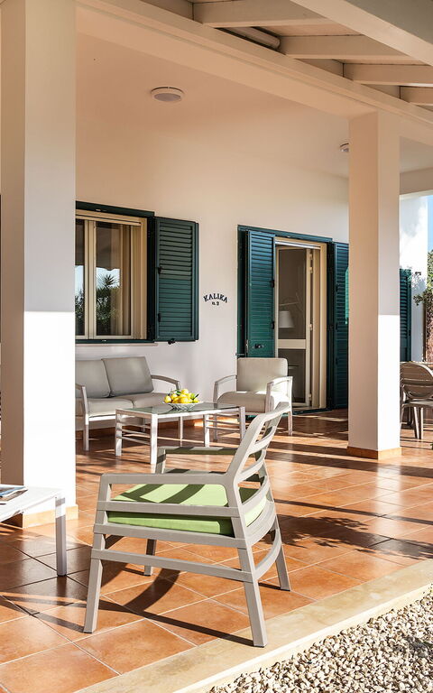 Anny: Außen, Garten