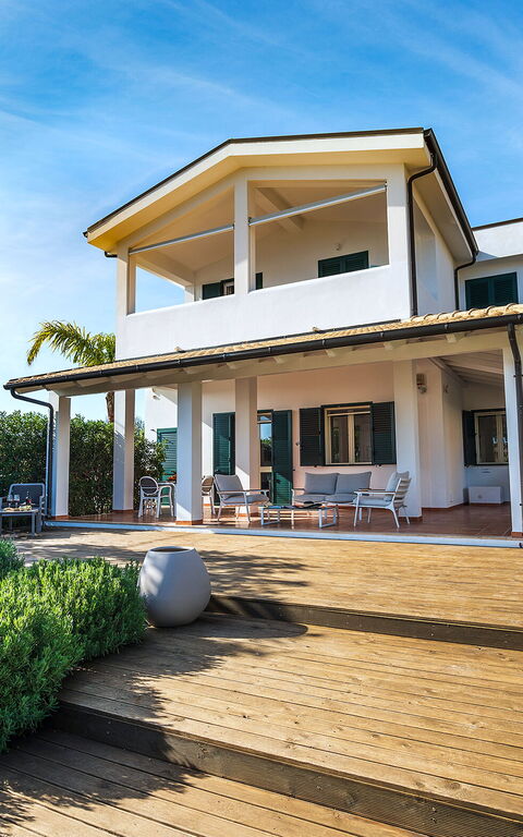 Anny: Außen, Garten