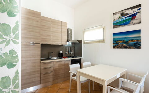 Unterkunft Kalika: Esszimmer, Küche, Wohnzimmer