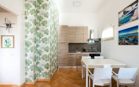 Unterkunft Kalika: Esszimmer, Küche, Wohnzimmer