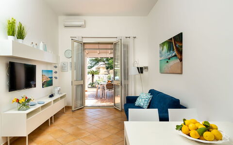 Unterkunft Euthalia: Esszimmer, Küche, Wohnzimmer