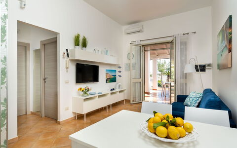 Unterkunft Euthalia: Esszimmer, Küche, Wohnzimmer