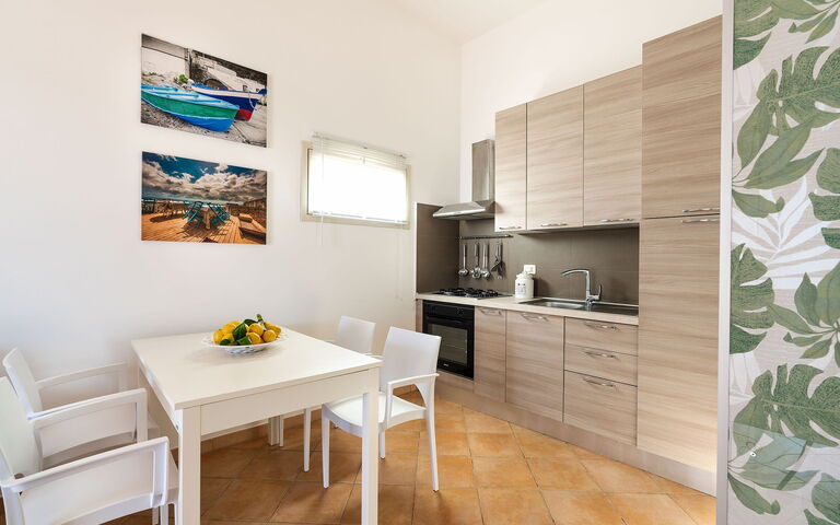 Unterkunft Euthalia: Esszimmer, Küche, Wohnzimmer