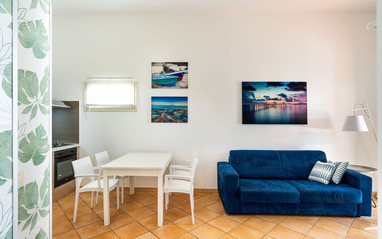 Unterkunft Kalika: Esszimmer, Küche, Wohnzimmer