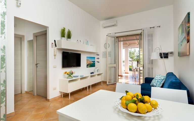 Unterkunft Euthalia: Esszimmer, Küche, Wohnzimmer