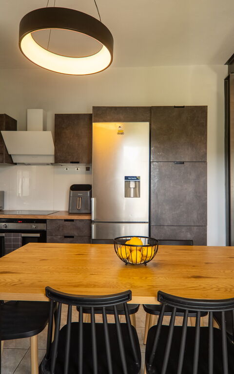 Villa Eftychia: Esszimmer, Küche