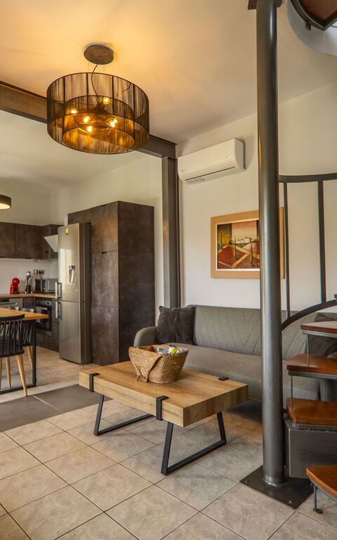 Villa Eftychia: Esszimmer, Küche, Wohnzimmer