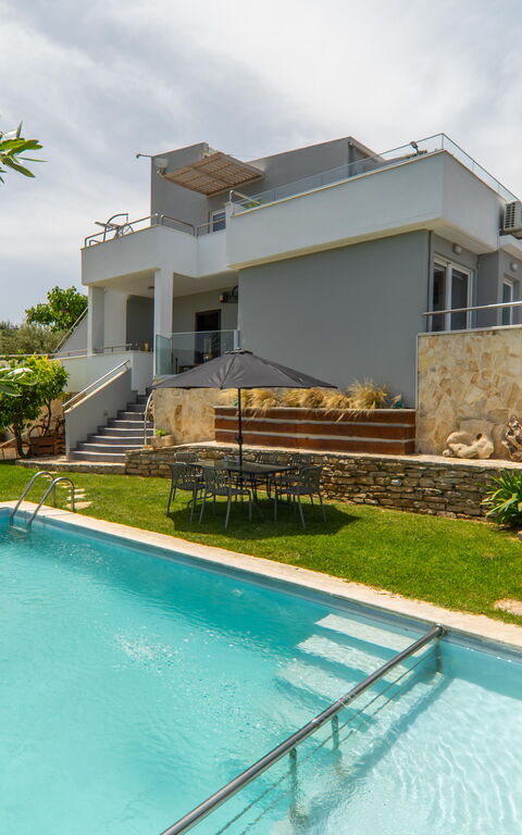 Villa Eftychia: Draussen, Garten, Schwimmbad