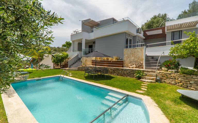 Villa Eftychia: Draussen, Garten, Schwimmbad