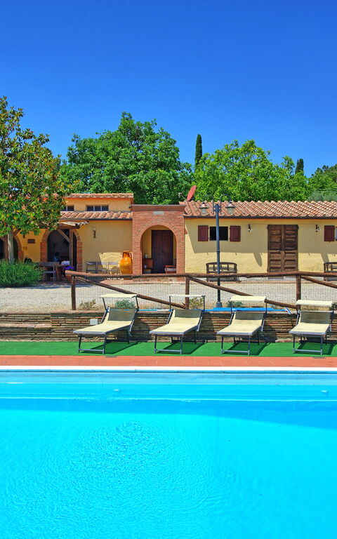 Zeffiro: Außen, Schwimmbad, Sommer