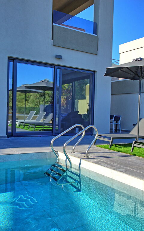 Villa Maripol: Außen, Schwimmbad