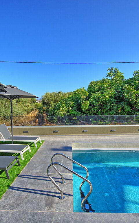 Villa Maripol: Draussen, Garten, Schwimmbad, Sommer