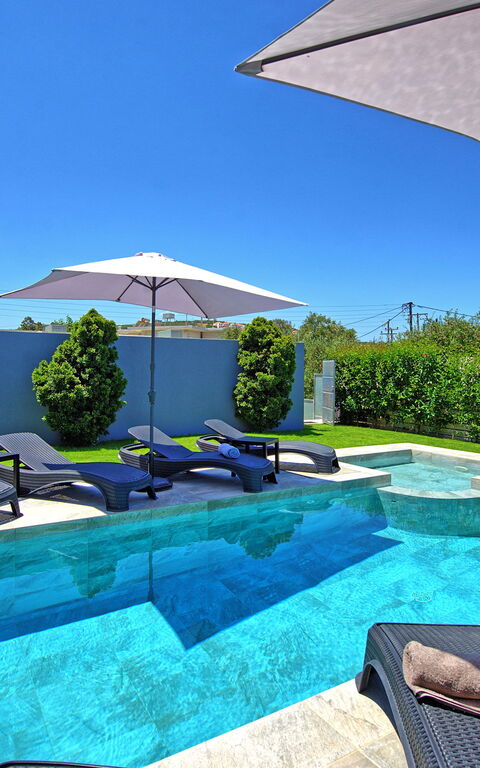 Villa Zaneti: Draussen, Schwimmbad, Sommer