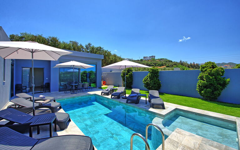 Villa Zaneti: Draussen, Schwimmbad, Sommer