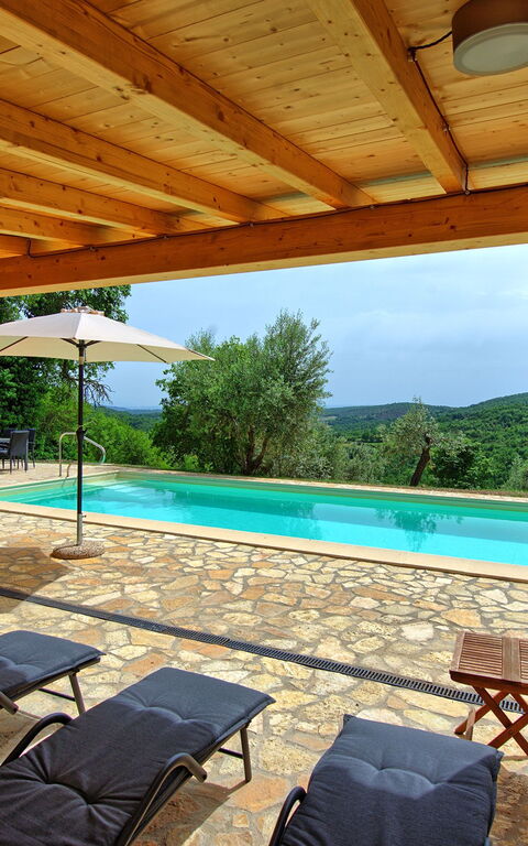 Villa Collina: Balkon / Terrasse / Patio, Schwimmbad
