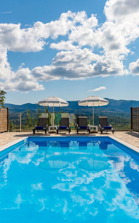 Villa Dinos: Schwimmbad, Sommer