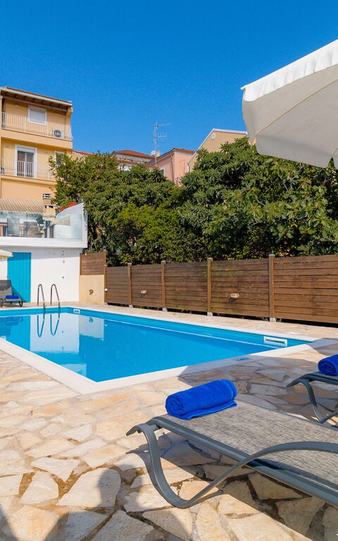 Villa Dinos: Schwimmbad, Sommer