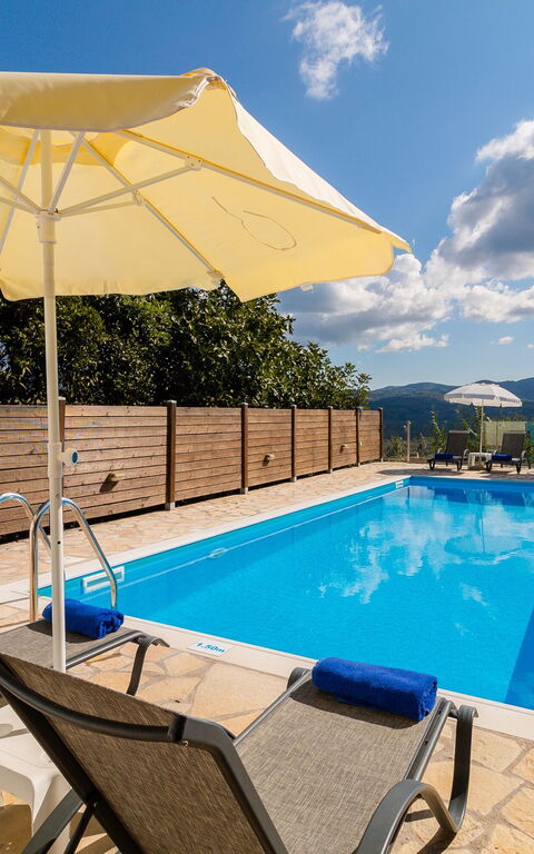 Villa Dinos: Schwimmbad