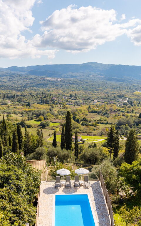 Villa Dinos: Ansichten, Schwimmbad