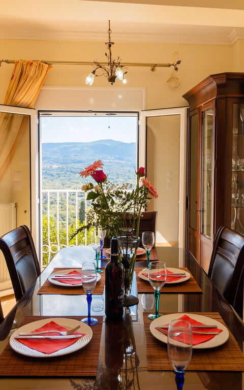 Villa Dinos: Esszimmer