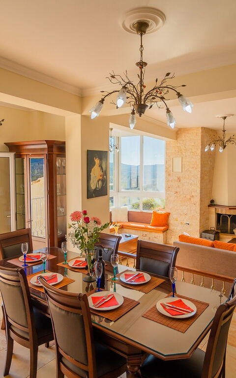 Villa Dinos: Esszimmer