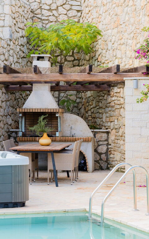 Villa Jacaranda: Draussen, Schwimmbad, Sommer