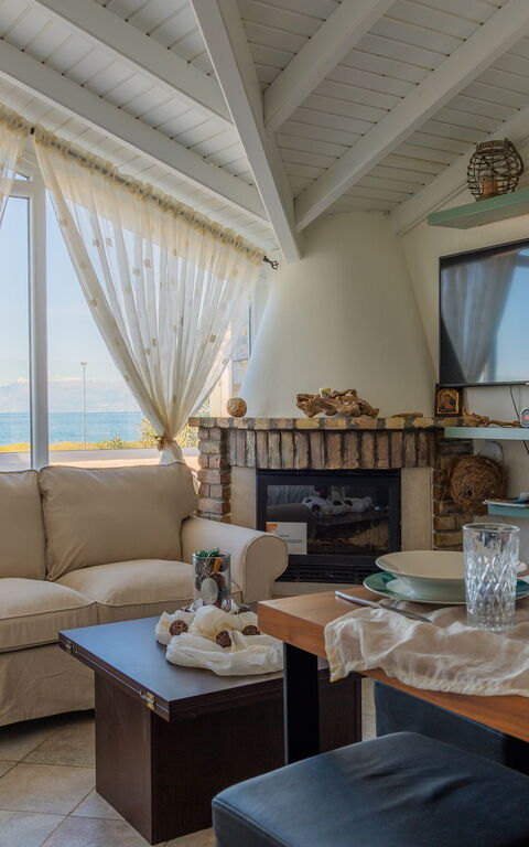 Beach Villa Athanasia: Esszimmer, Wohnzimmer