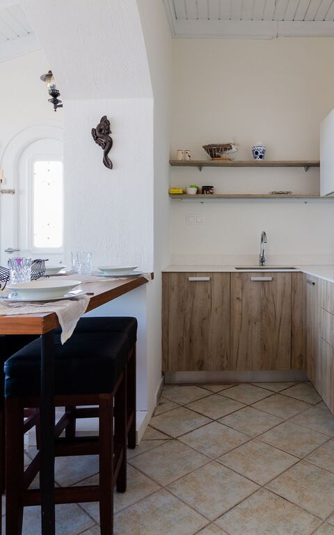 Beach Villa Athanasia: Esszimmer, Küche, Wohnzimmer