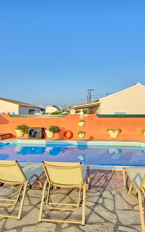 Beach Villa Athanasia: Schwimmbad